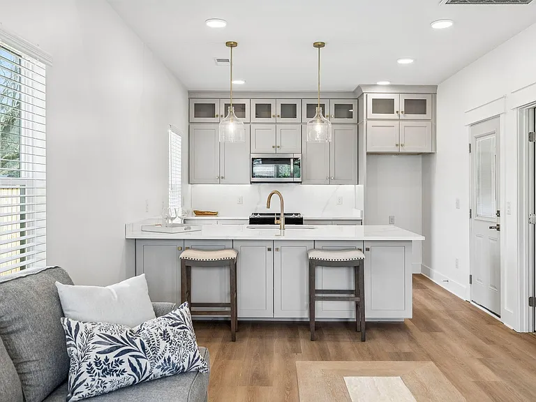 106 N Moss Ave #A — Photo 5