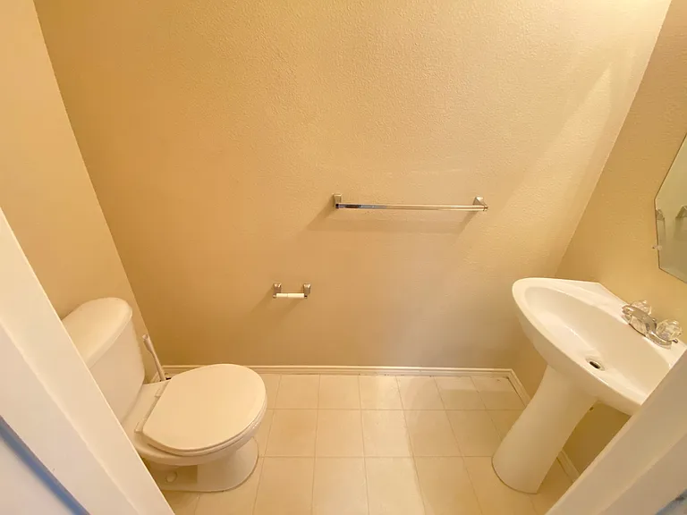 Half bath in 1st floor