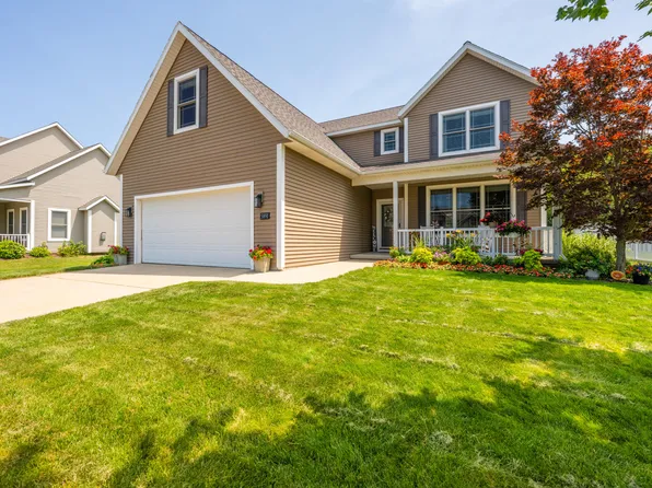 5891 Racine Dr, Stevensville, MI 49127