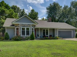 3368 W Tracy Ct, Springfield, MO 65807