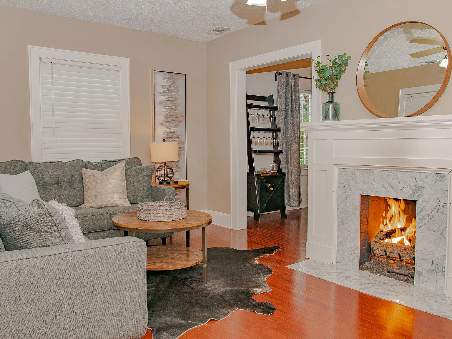 3 bed, 1900 sqft, $3,995 — Photo 3