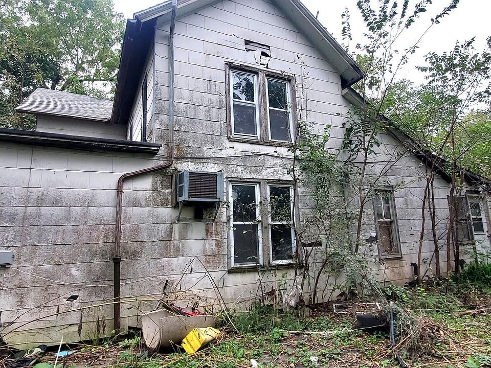 2nd image of 914 11th St N