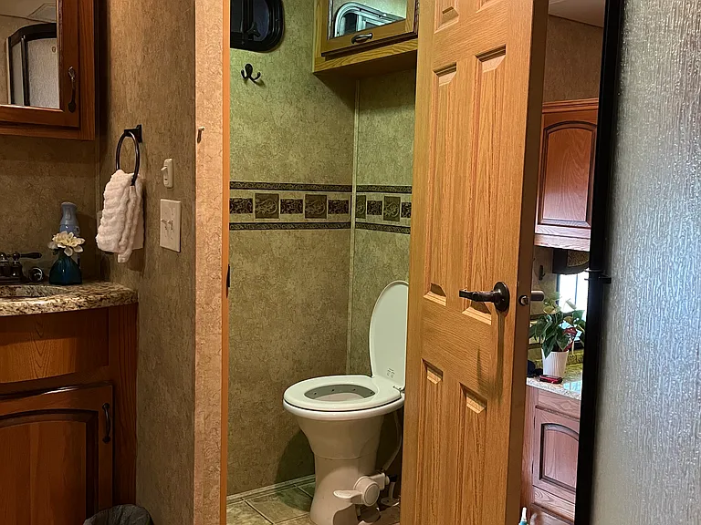 111 Kenwood Ave — Photo 20