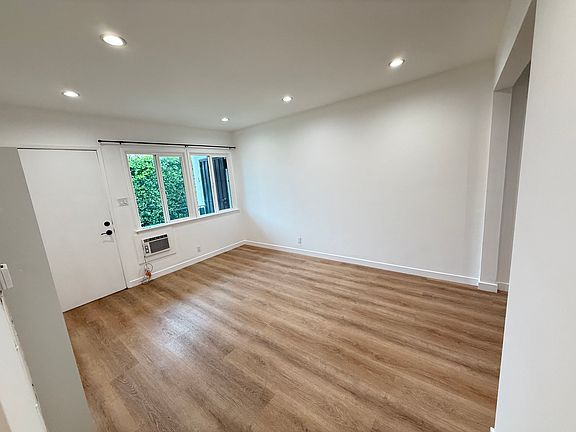 2nd image of 1120 Myra Ave APT 3