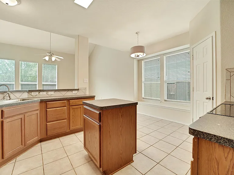 121 Park Ln — Photo 10