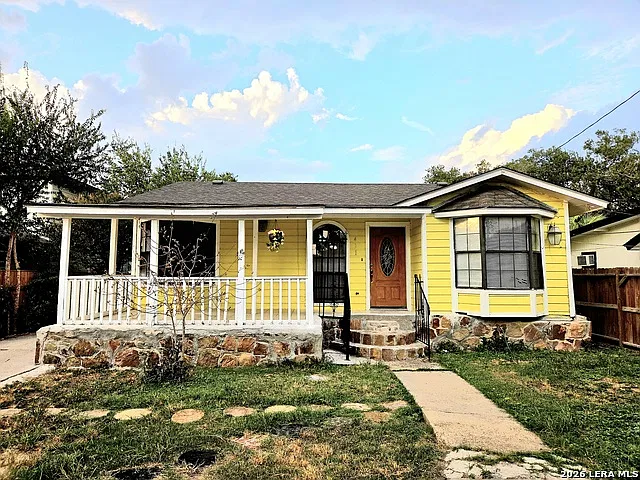 3 bed, 1.0 bath, 1017 sqft, $1,500 — Photo 1