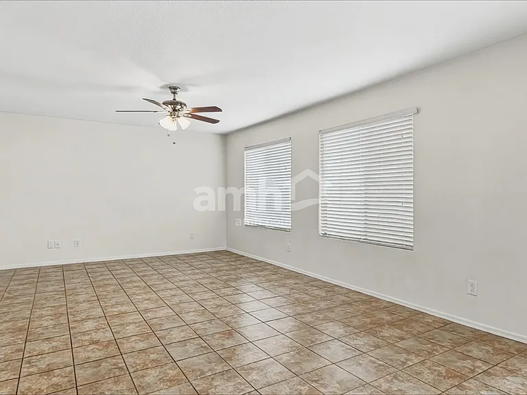 2015 E Daley Ln — Photo 5