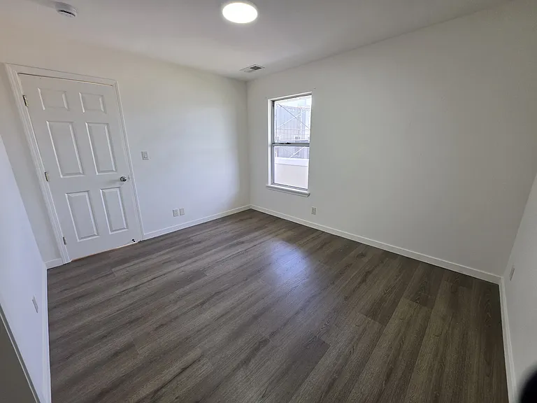 2323 Market St #A — Photo 16
