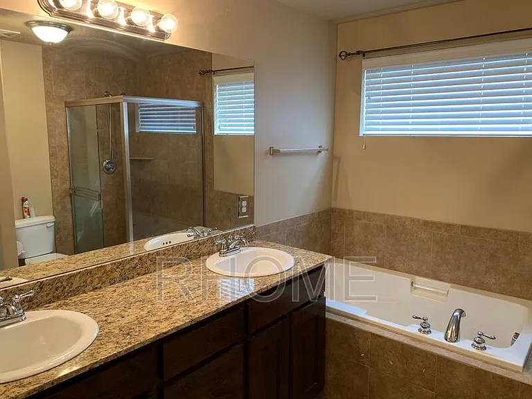 131 W Parramatta Ln — Photo 9