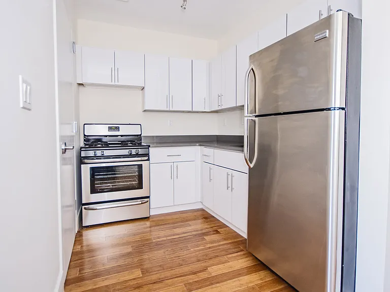 1024 Gates Ave #1G — Photo 4