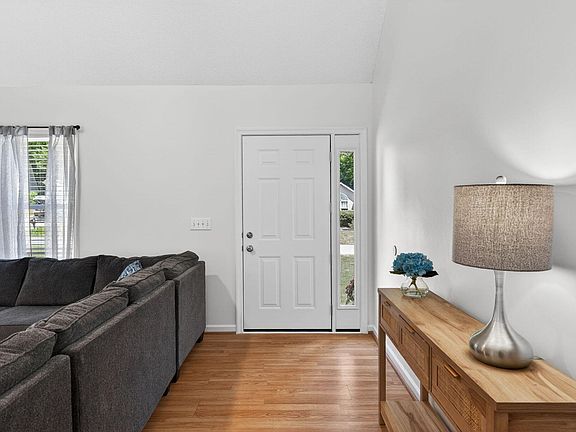 4th image of 2733 Glastonbury Rd