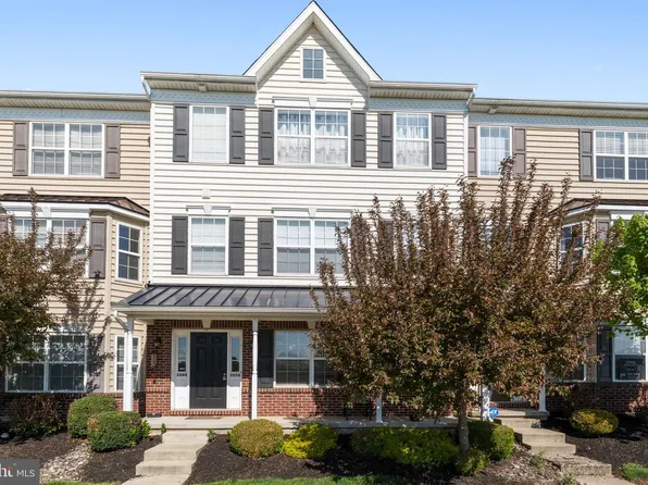 2058 Berkeley Dr #M45, Pennsburg, PA 18073