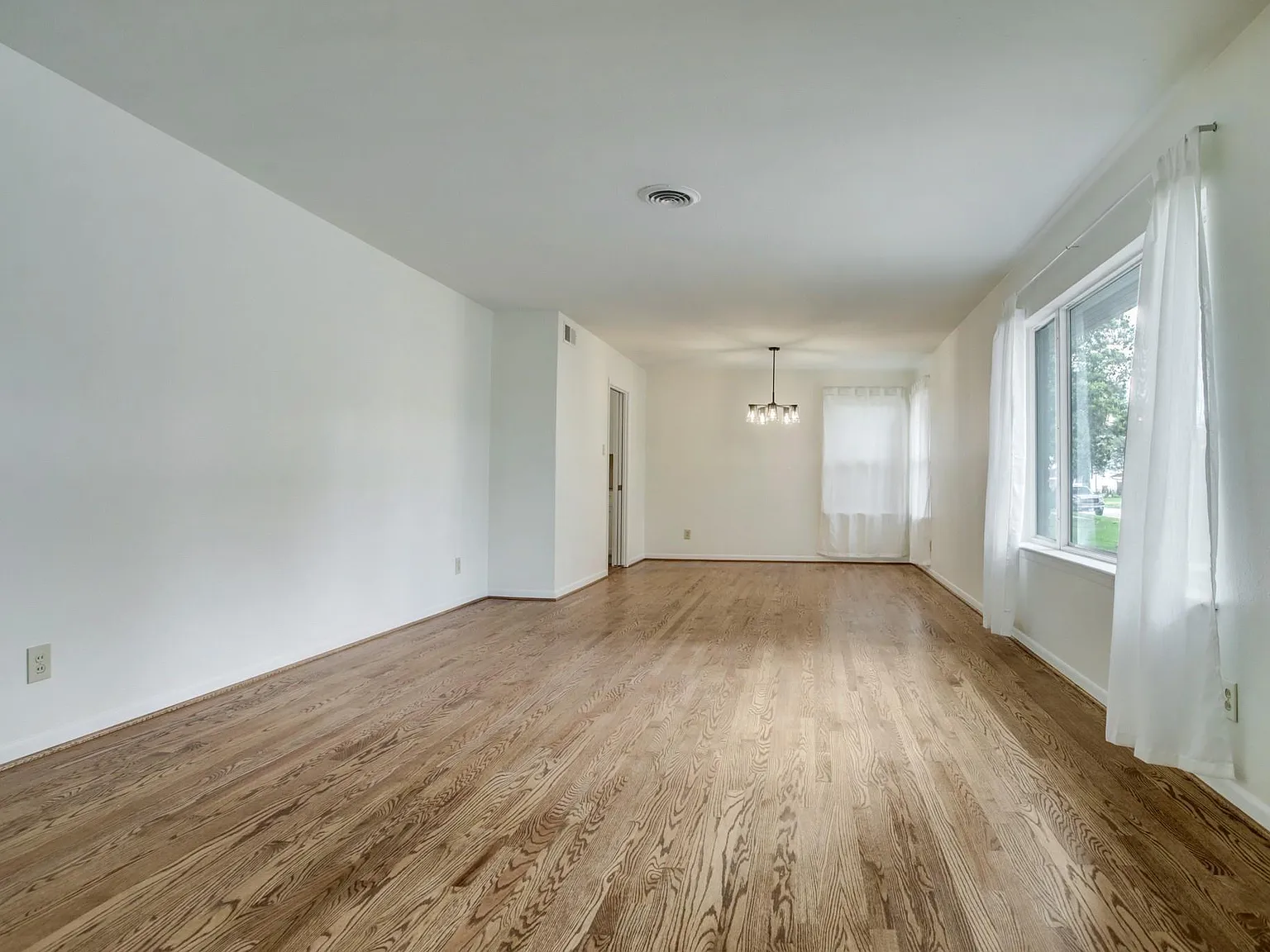 3 bed, 2.0 bath, 1940 sqft, $3,200 — Photo 3