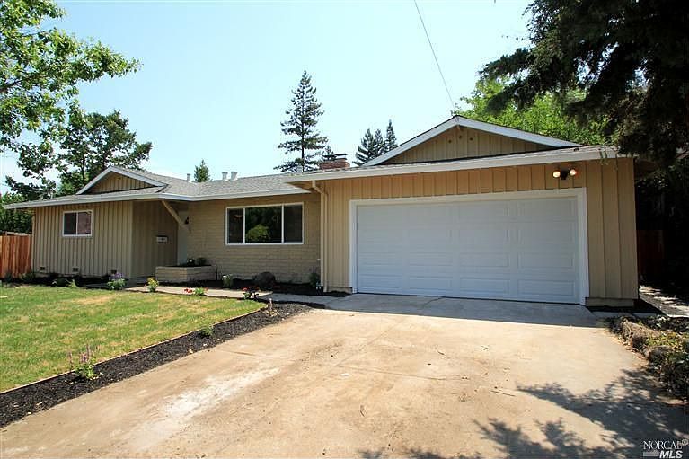 1st image of 370 Calle De La Mesa