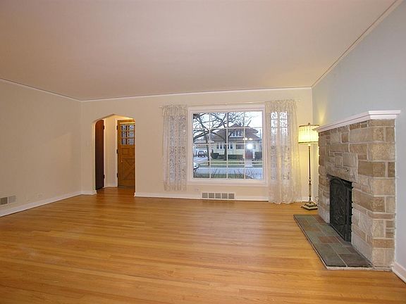 3rd image of 810 S Madison Ave