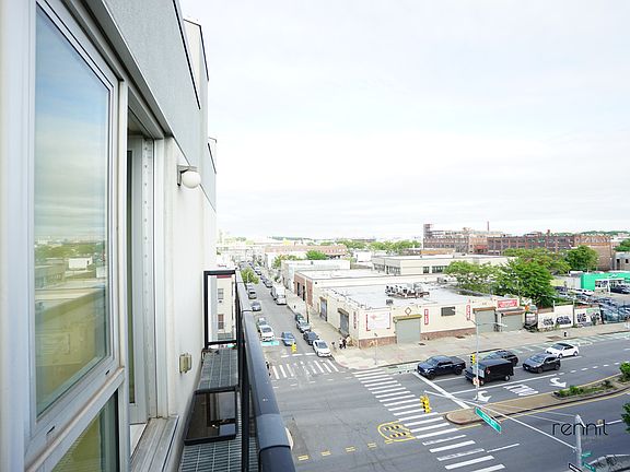 5th image of 287 McGuinness Blvd APT 4B