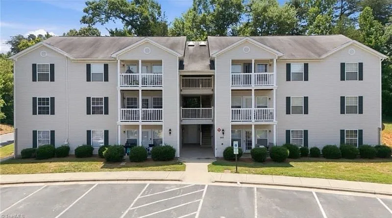 903 Hanahan Ct #2A