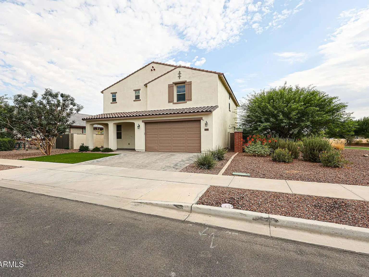 5 bed, 3.0 bath, 3303 sqft, $3,300 — Photo 3
