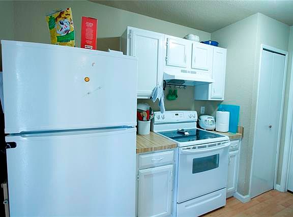 5th image of 7013 Greenview Cir S