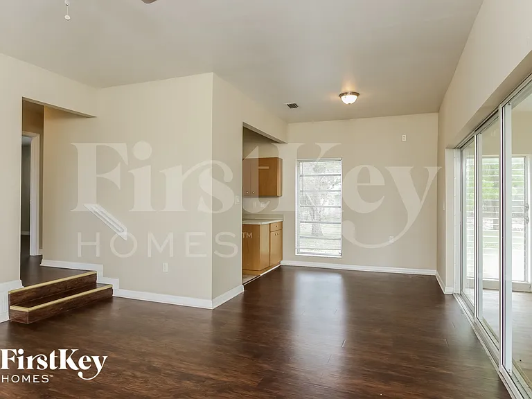 22363 Catherine Ave — Photo 4