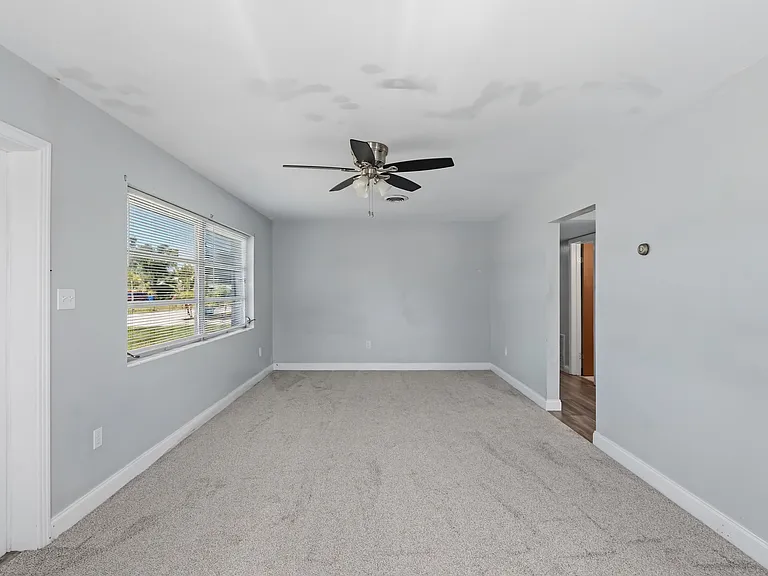 4220 Deleon St — Photo 10