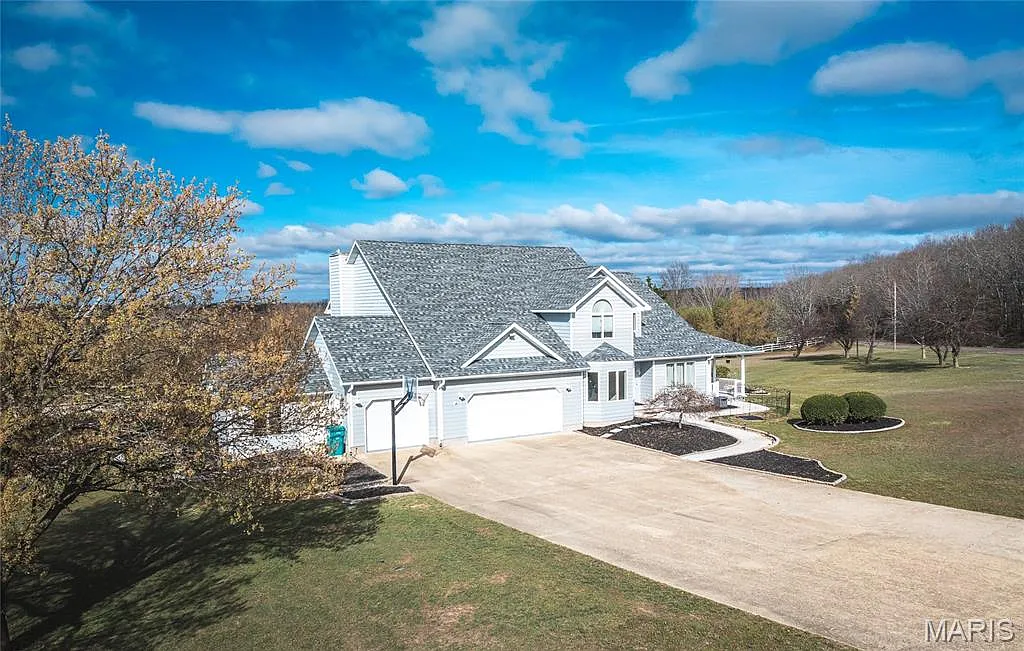 10605 Larson Ln photo 1
