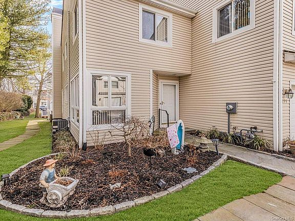 3rd image of 139 Winchester Dr