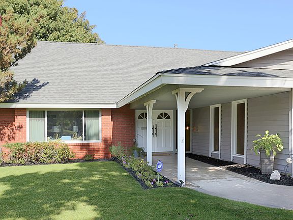 2nd image of 743 N Sunnyslope Ave