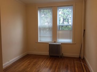 3424 28th St APT 2R, Astoria, NY 11106