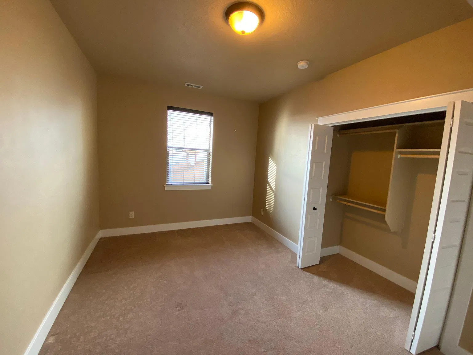 2845 E Shadowband St — Photo 4
