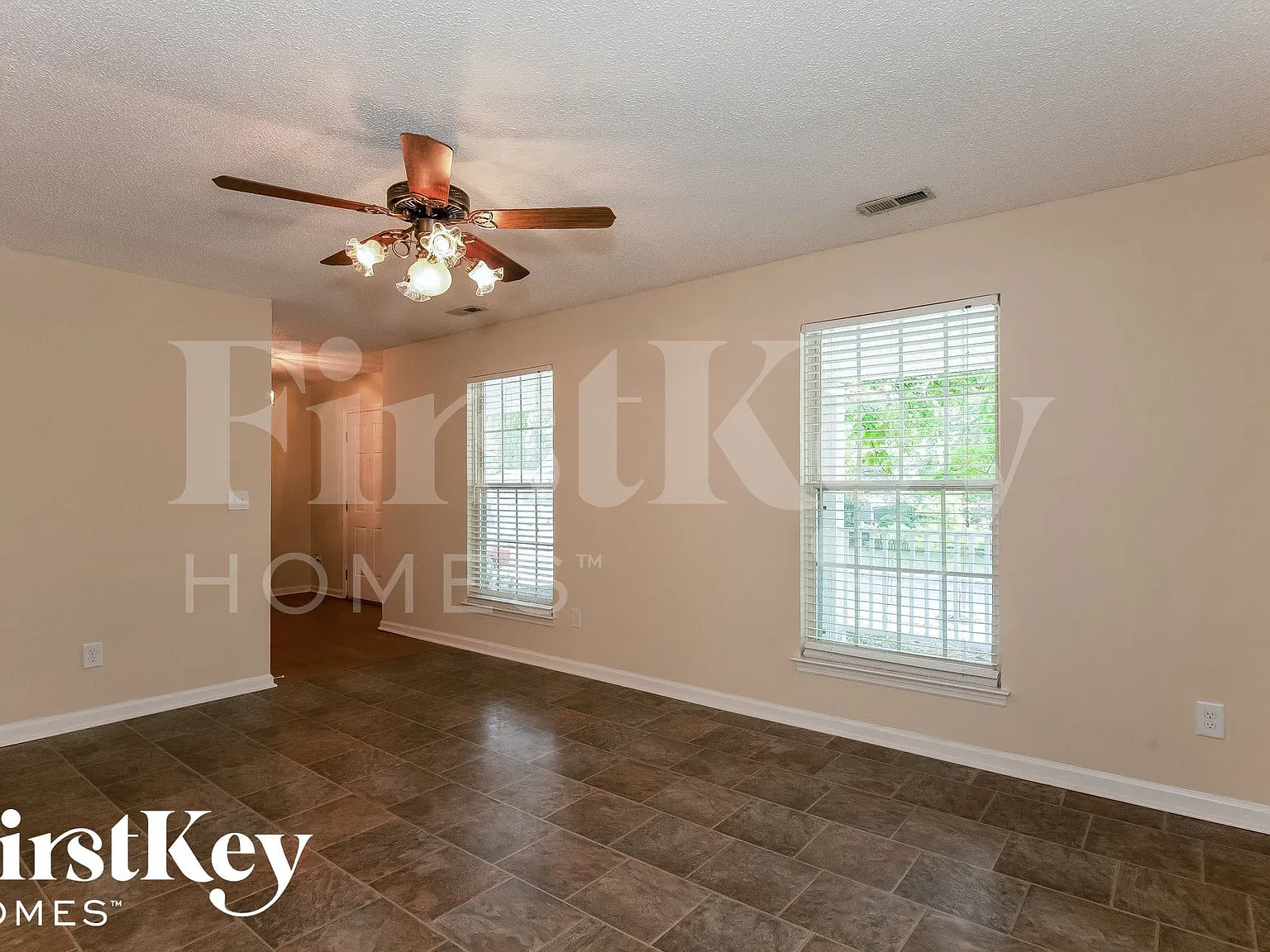 3 bed, 2.5 bath, 1866 sqft, $2,365 — Photo 2