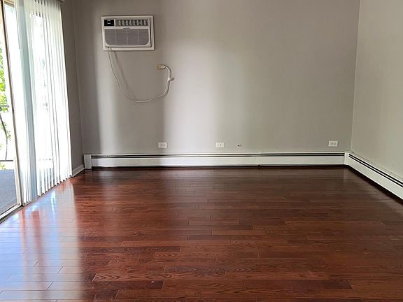3rd image of 1-14423 Lincoln Ave #1