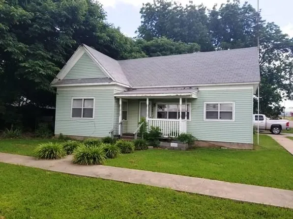 804 Klabzuba Ave, Prague, OK 74864