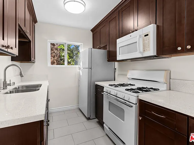 1000 N Orange Grove Ave #2 — Photo 5