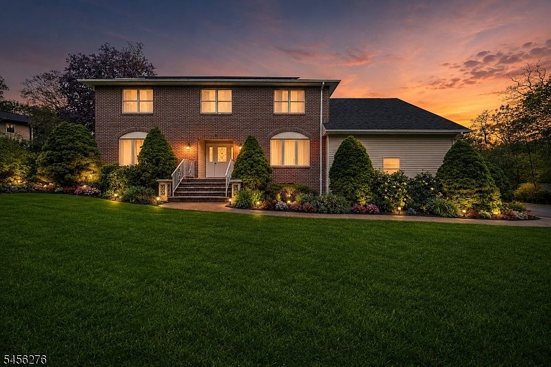 1st image of 11 Ledgerock Ct