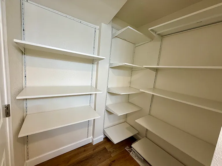 4550 Murietta Ave — Photo 22