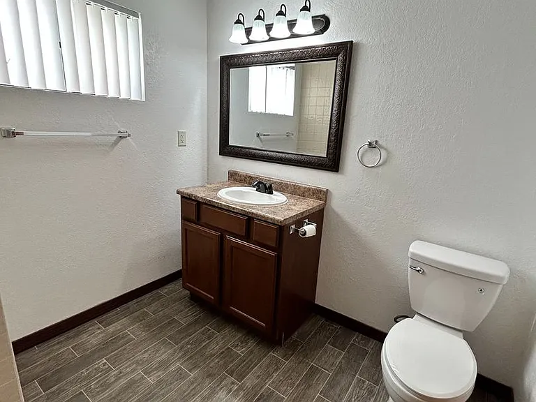2401 Cosnina Dr — Photo 24