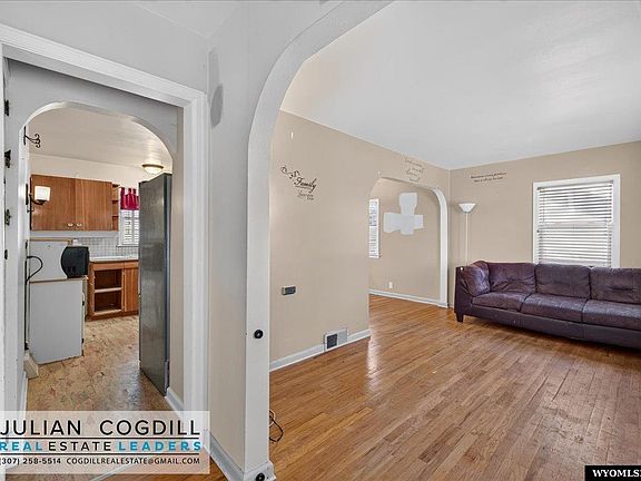 5th image of 736 S Washington St