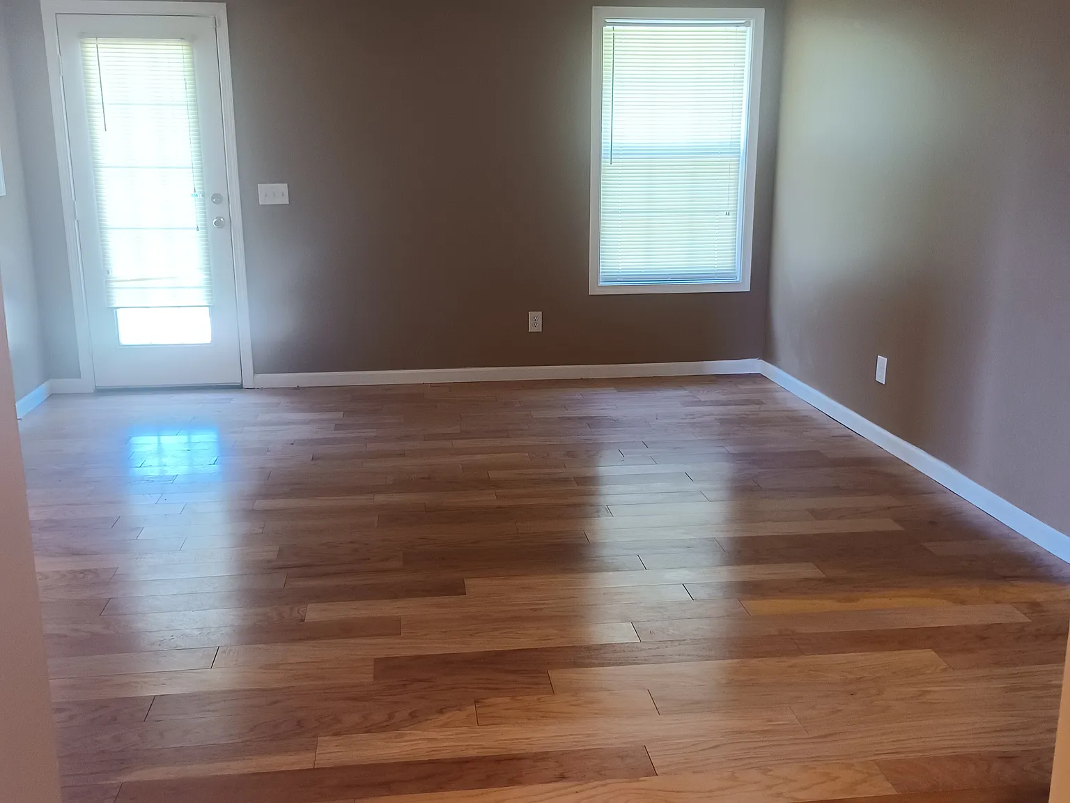 3 bed, 1184 sqft, $1,950 — Photo 3