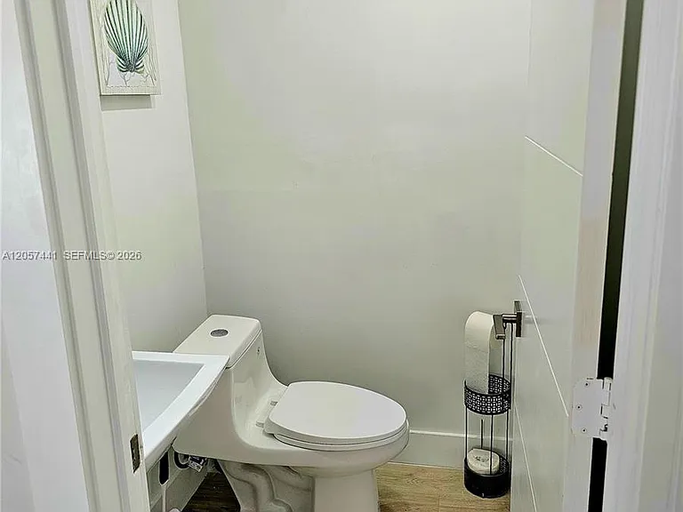 1430 NE 53rd Ct — Photo 23
