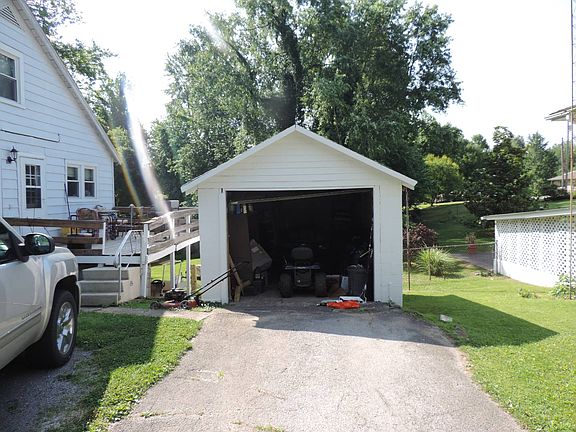 4th image of 706 W Reservoir Ave