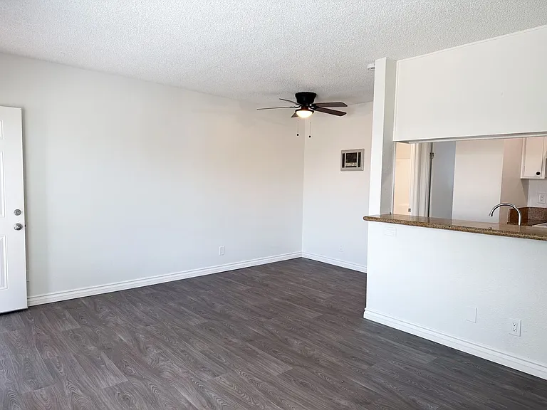 3815 Marlborough Ave — Photo 5