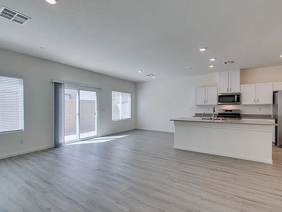 3rd image of 4711 Arctic Cliffs Ave