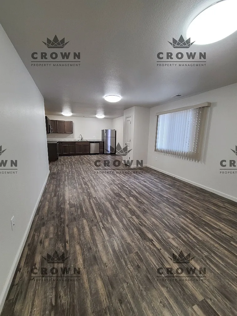 3 bed, 1200 sqft, $1,650 — Photo 2