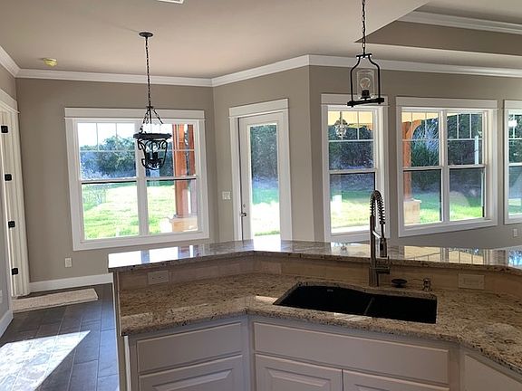 4th image of 326 Capstone Dr