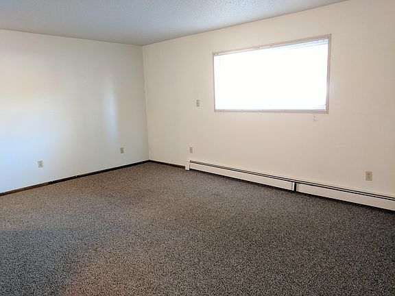 5th image of 517 6th St E