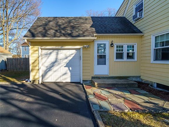 3rd image of 318 Fairfax Dr