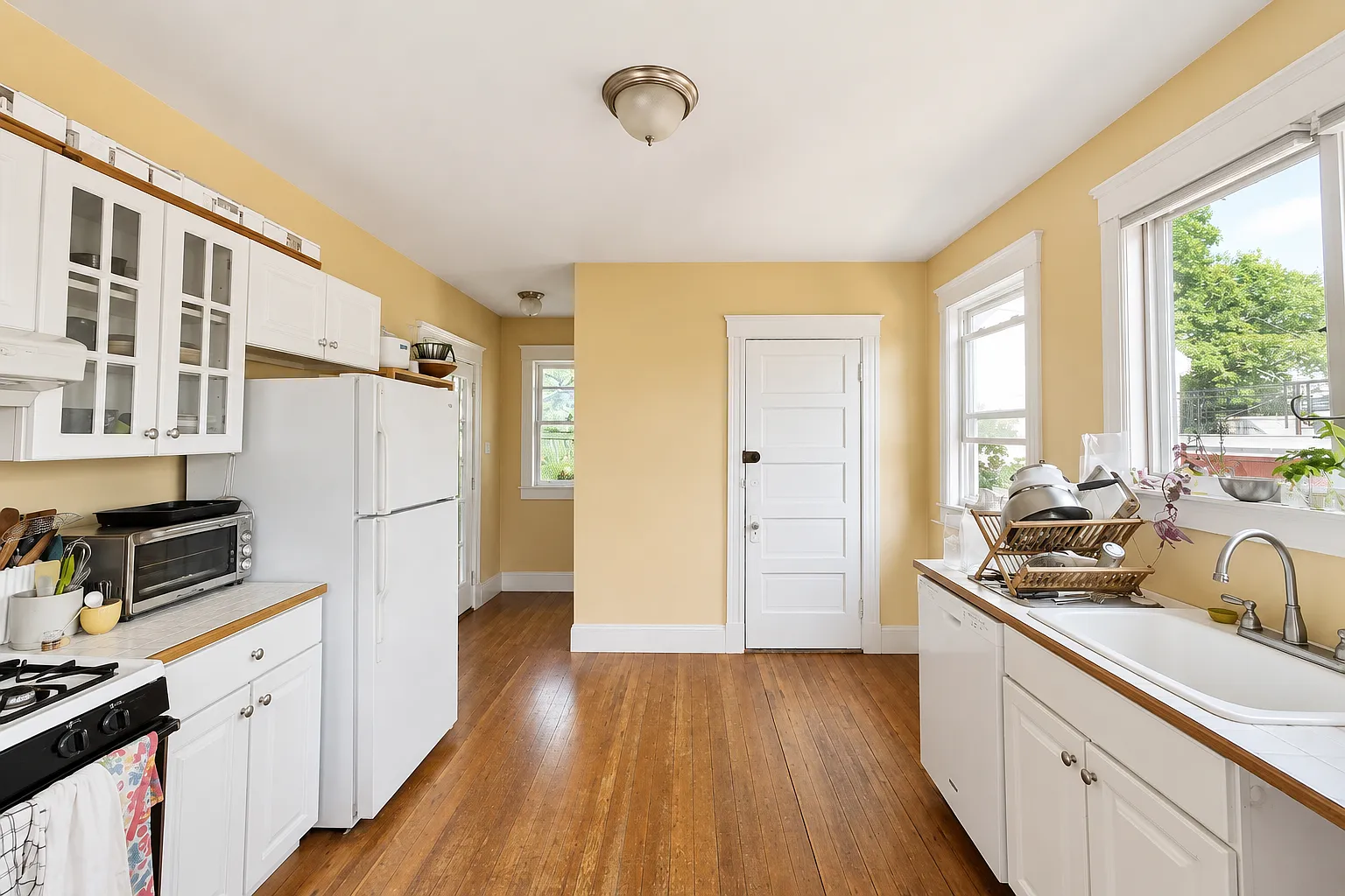 1 bed, 900 sqft, $3,100 — Photo 2