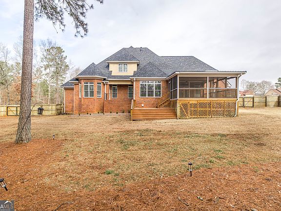 4th image of 720 Latrobe Way