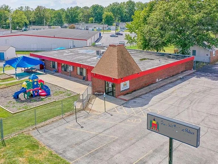 2511 Eastview Dr — Photo 1